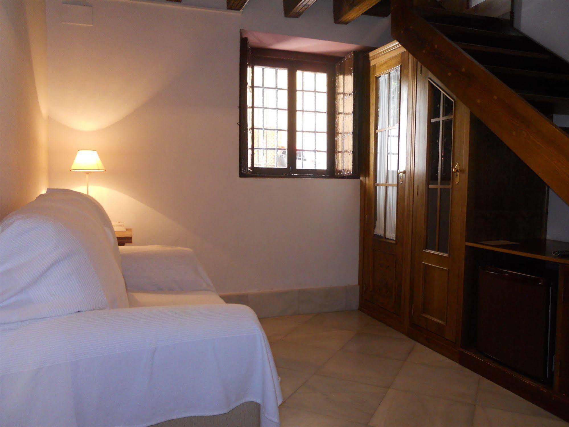 Nuea Giralda Hotel เซบีญา ภายนอก รูปภาพ